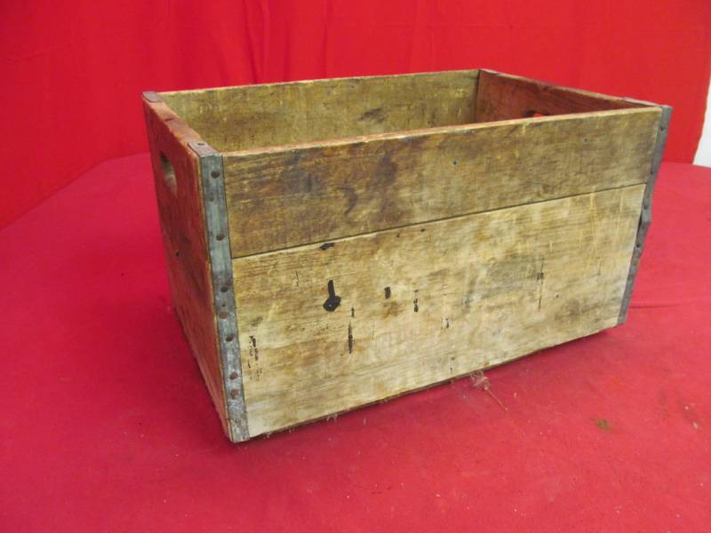 lot 316 image: vintage wood box, rope, chain
