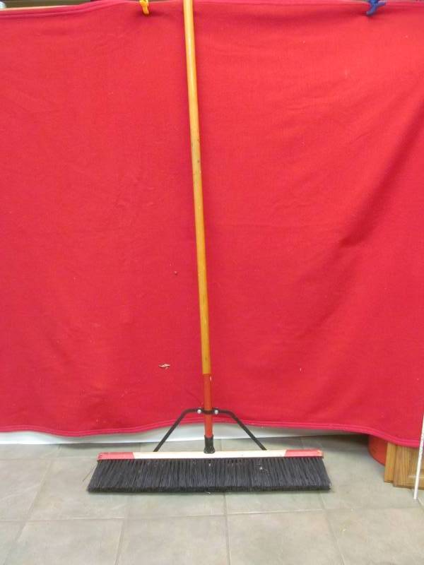 lot 332 image: Harper industrial broom