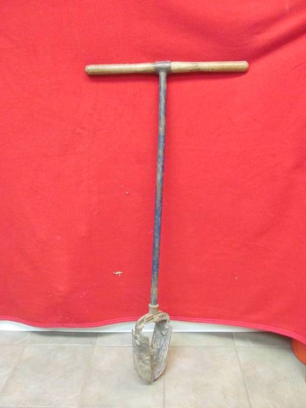 lot 340 image: posthole digger