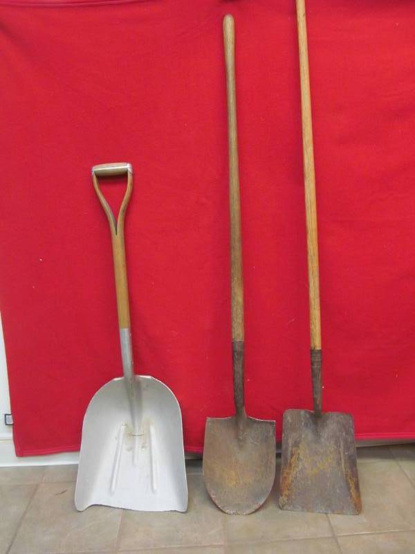 lot 351 image: shovel, spades