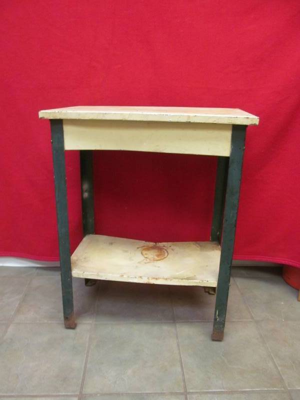lot 376 image: shelf