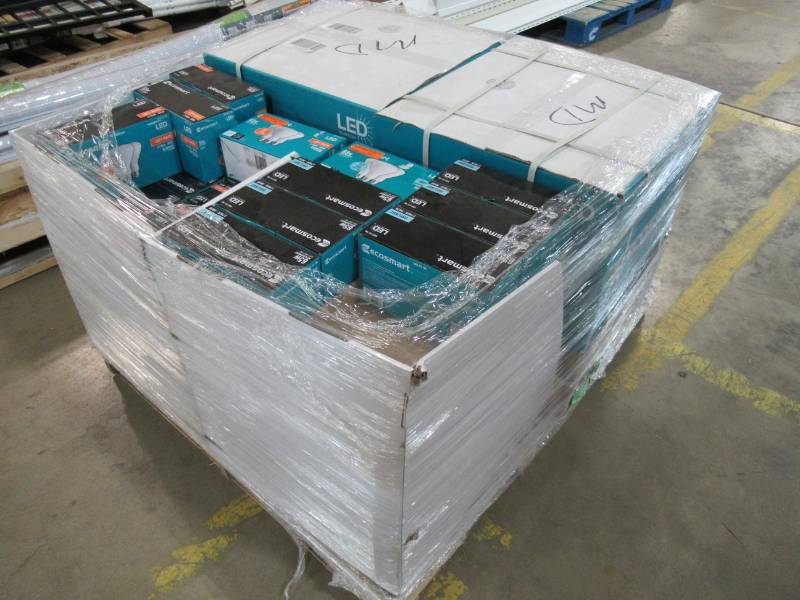 lot 95 image: Pallet of approximately 180 Ecosmart (3-pack) 65-Watt Equivalent BR30 Dimmable LED Flood Light Bulb Daylight 1002813186
