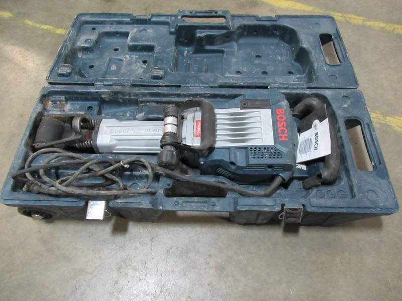lot 148 image: Bosch 15 Amp 1-18 in. Corded Electric Hex Breaker Hammer Kit With Case, 11335K - Seems To Work, Motor Runs, Missing Bits, Broken Handle. USED