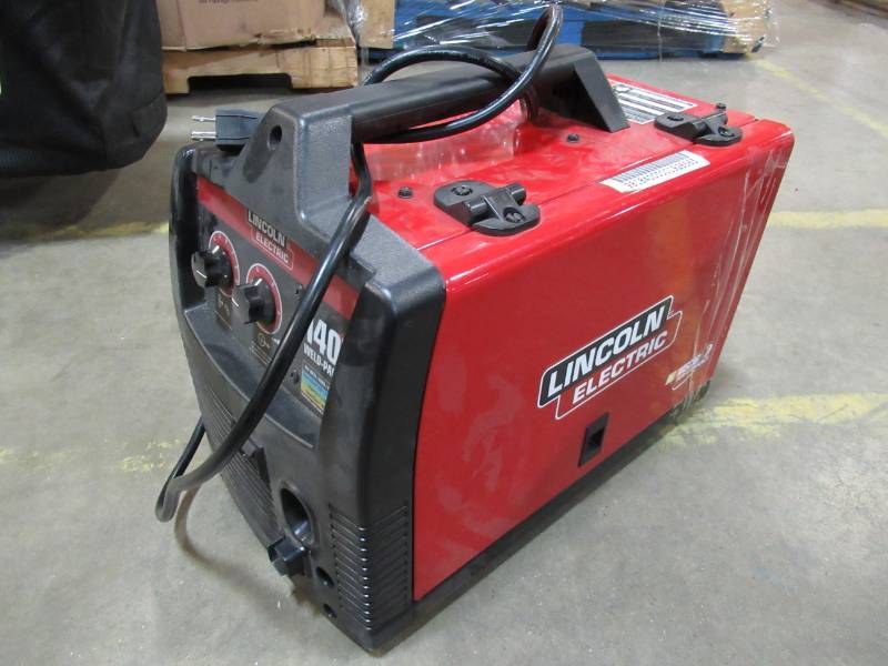 lot 149 image: Lincoln Electric Weld Pak 140 HD Wire-Feed Welder, K2514-1 - Motor fires up, Missing Stick Gas Regulator and Ground