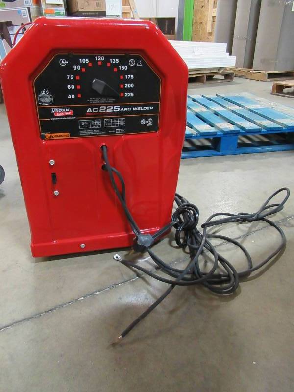 lot 150 image: Lincoln Electric 225 Amp ArcStick Welder AC225S, 230V, K1170 - Missing Ground Clamp and Stick