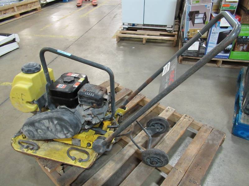 lot 151 image: Wacker Neuson VP 1550 Plate Tamper With Water Tank for Asphalt. - Motor will need to be replaced and needs some TLC