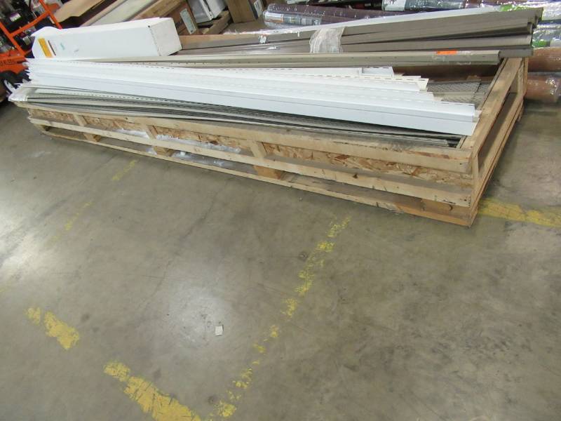 lot 168 image: Pallet of Miscellaneous Aluminum and Vinyl Siding.