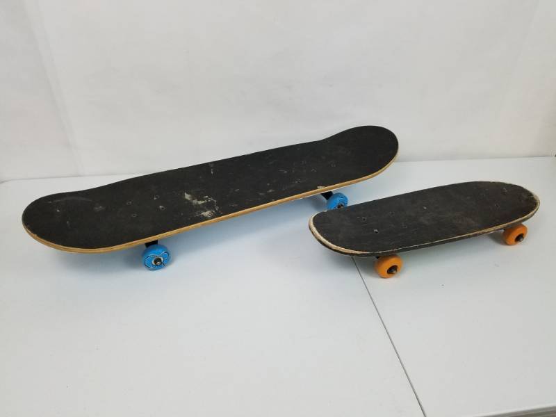 lot 20 image: Lot of 2 skateboards 31 and 21 long