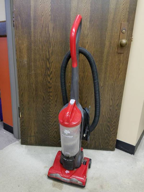 lot 46 image: Dirt Devil Vacuum