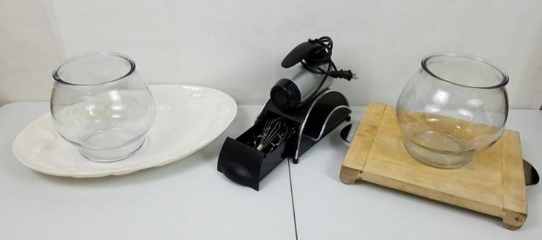lot 48 image: Hand Mixer and other kitchen items