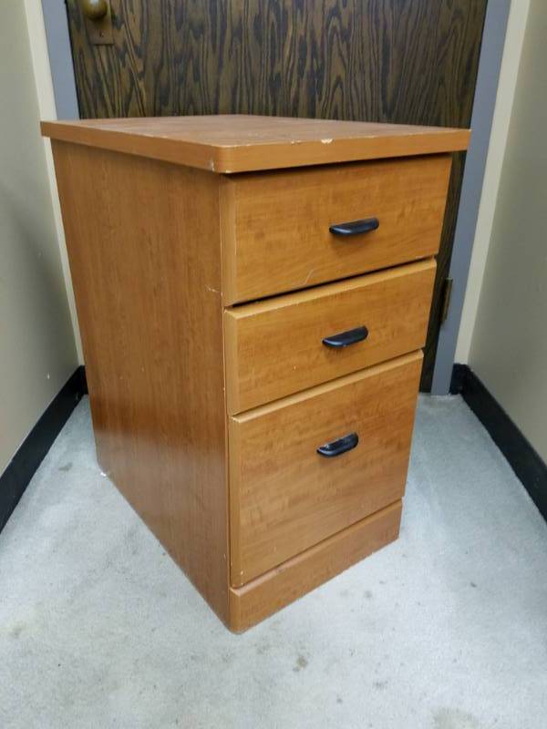 lot 47 image: 3 Drawer Desk End