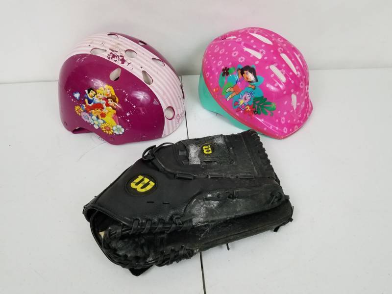 lot 61 image: Wilson Baseball Glove