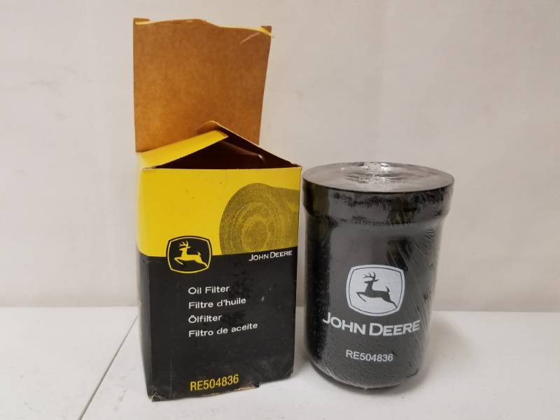 lot 82 image: John Deere RE 504836 Oil Filter New