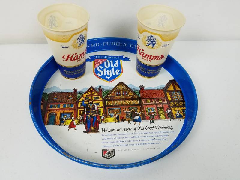 lot 92 image: Heilemans Old Style 12 inch metal serving tray & Hamms Beer Cups