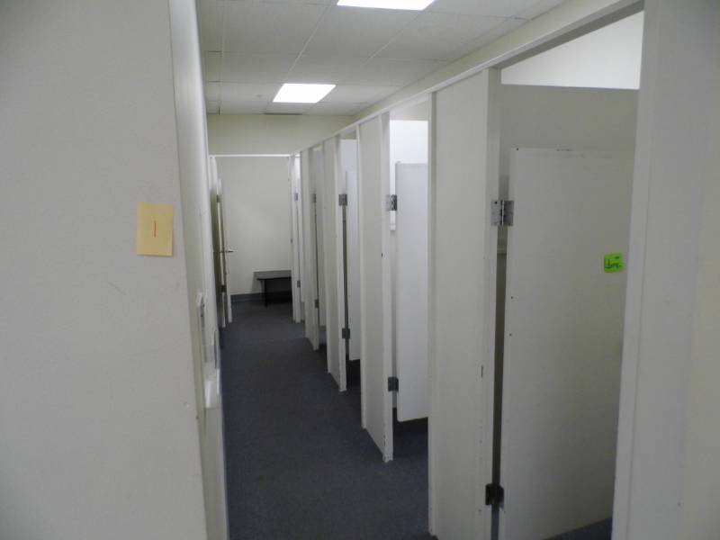 lot 1 image: Fitting Room Fixtures - 6 Rooms