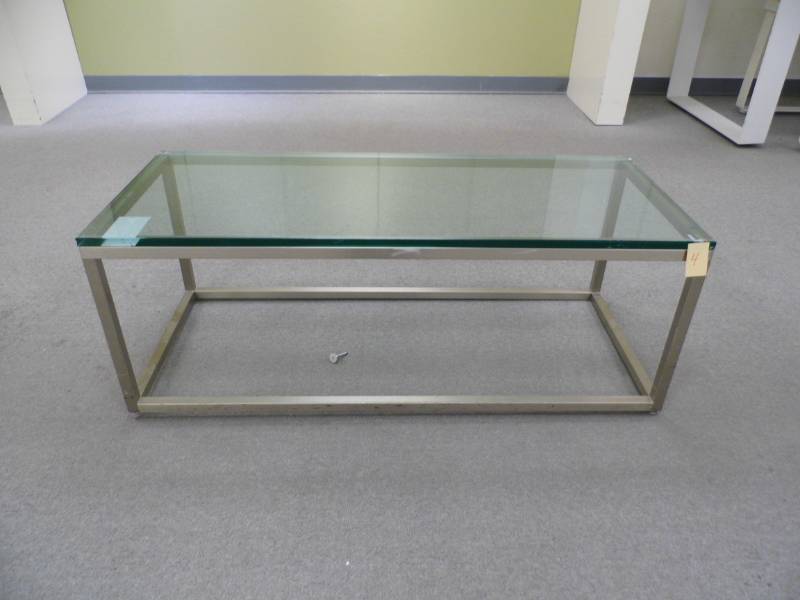 lot 4 image: Metal Table