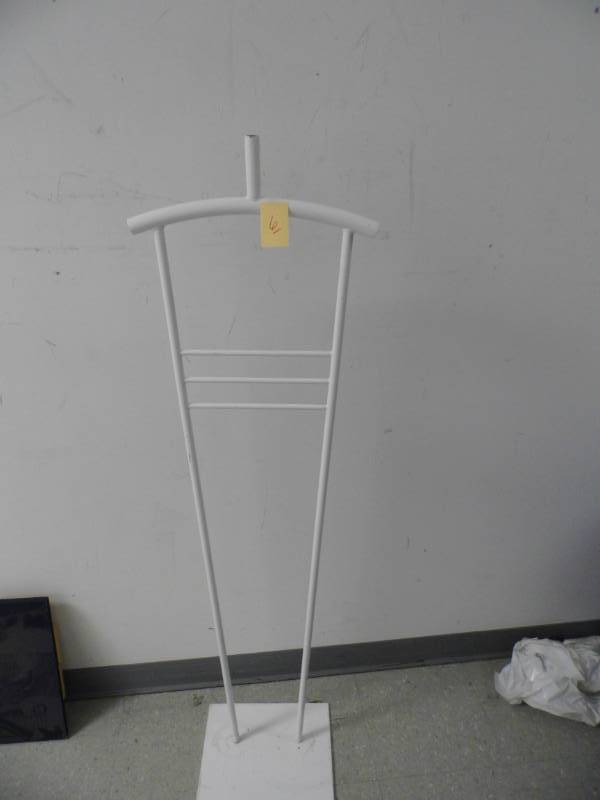 lot 6 image: Metal Clothing Display Fixture