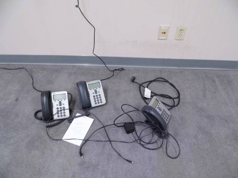 lot 14 image: Lot of Phones