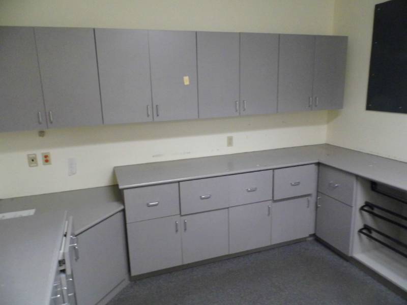lot 22 image: Upper & Lower Cabinets - Gift Wrap Area