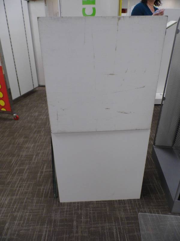 lot 29 image: 2 Wood Cubes