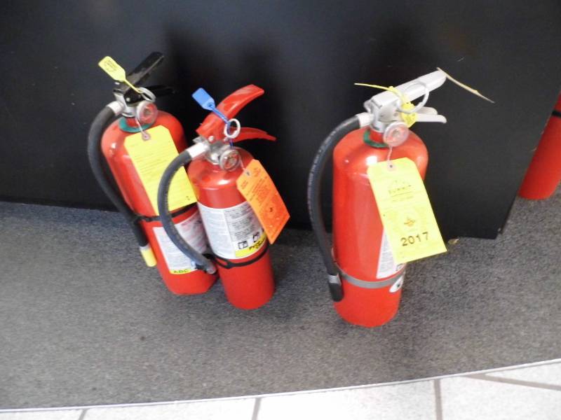 lot 34 image: Lot of 2 Fire Extinguishers