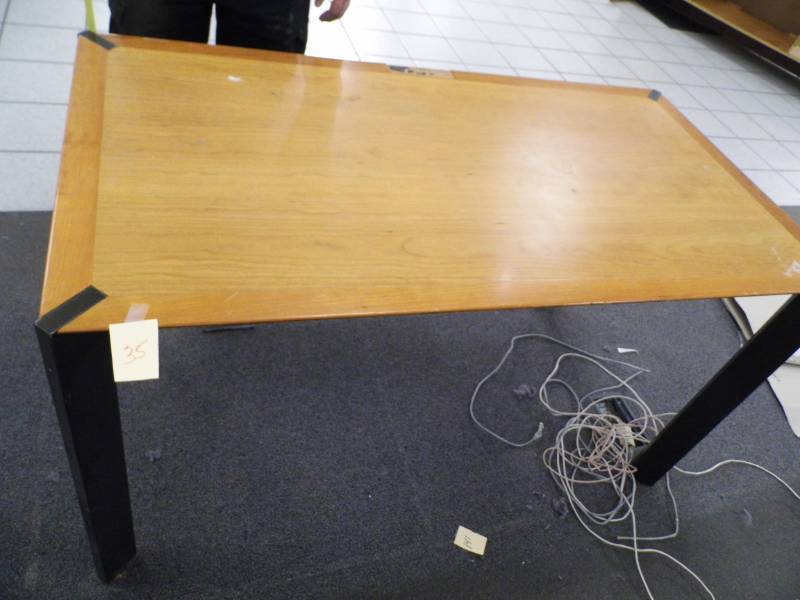lot 35 image: Table