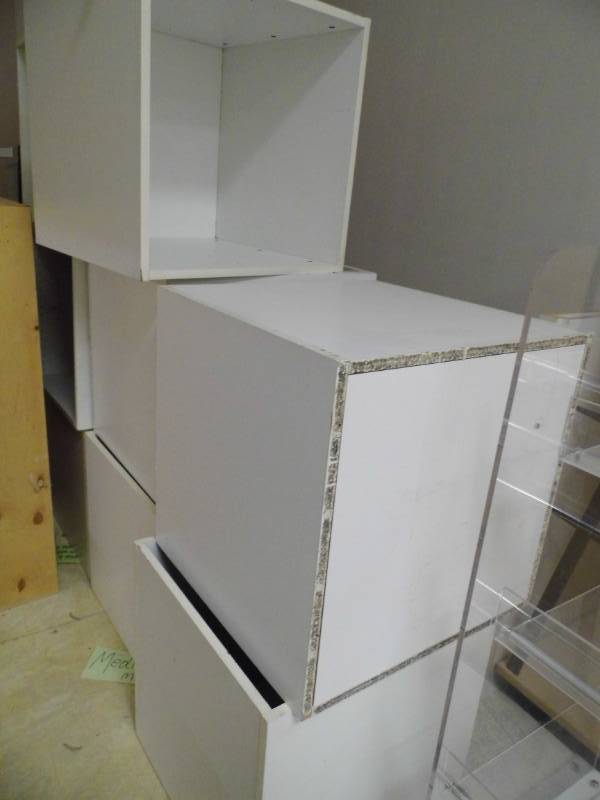 lot 66 image: Lot of 10 Wooden Cubes