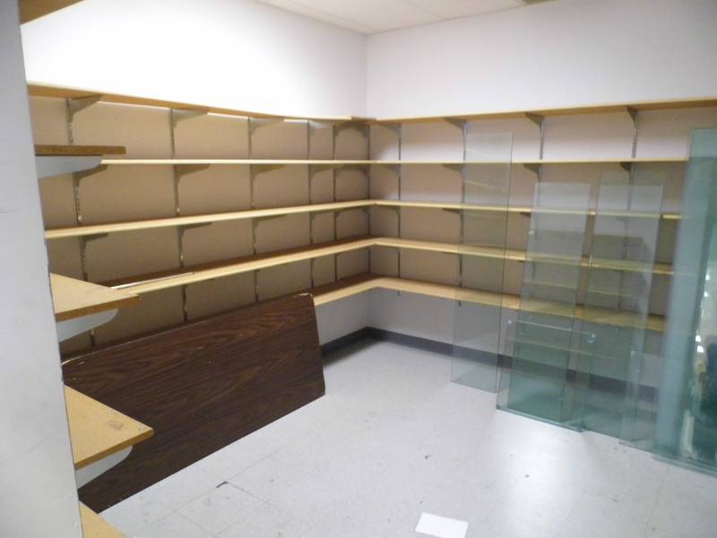 lot 67 image: Shelving Units