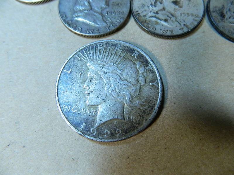 lot 32 image: Silver Eagle Peace Dollar, Kennedy and Franklin Half Dollars, Etc