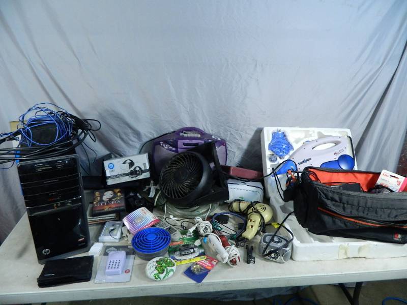 lot 80 image: Assorted Electronics