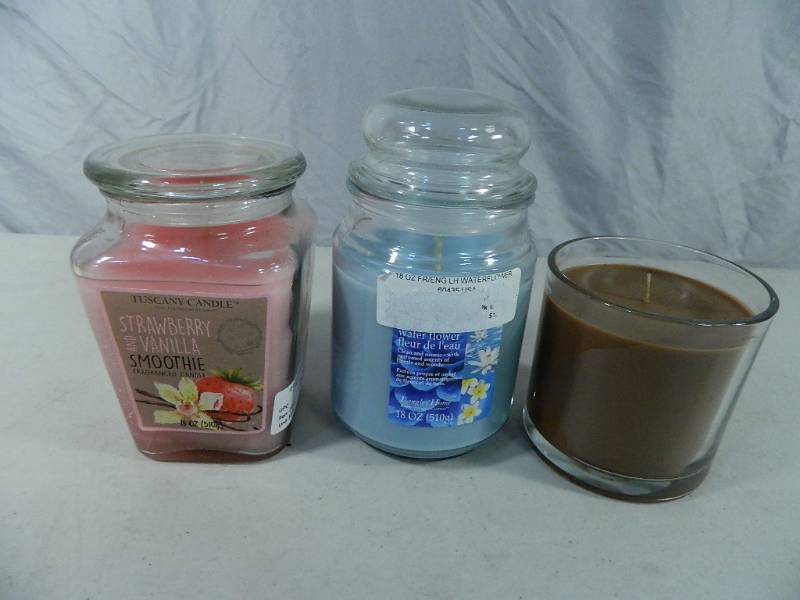 lot 15 image: 3 New Candles