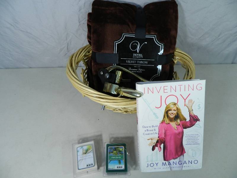 lot 28 image: New Gift Basket with Goodies