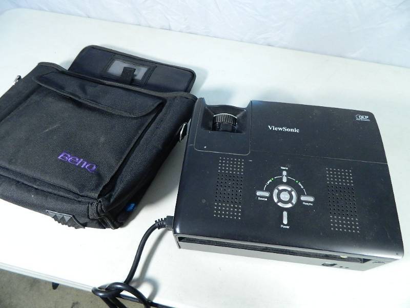 lot 35 image: View Sonic Projector