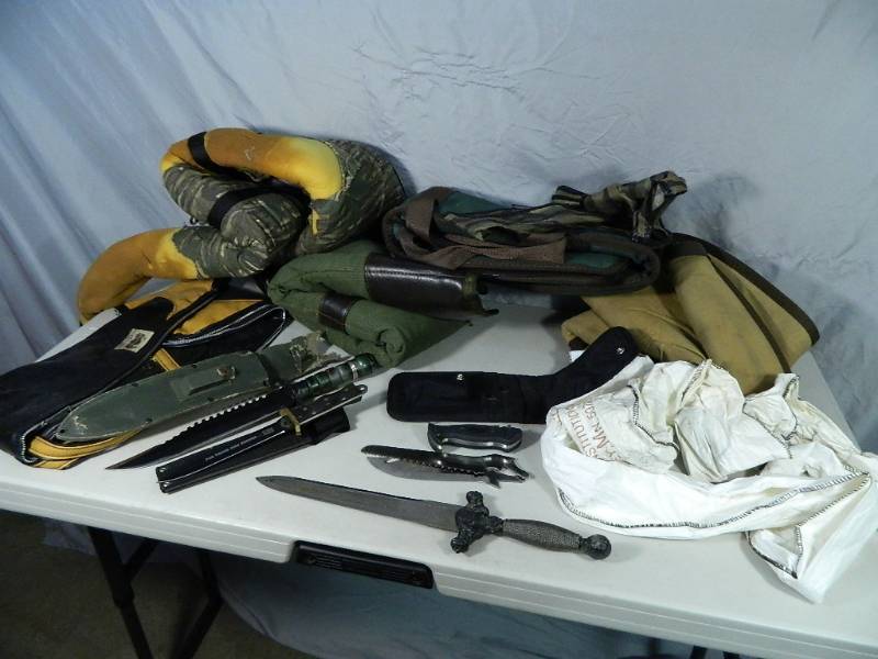 lot 37 image: Soft Gun Cases, Knives, Etc
