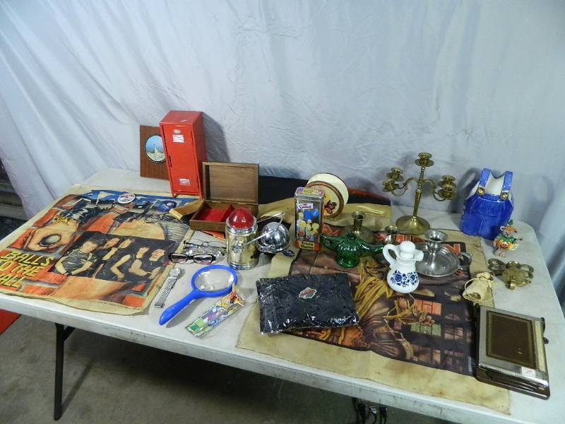 lot 44 image: Assorted Collectibles