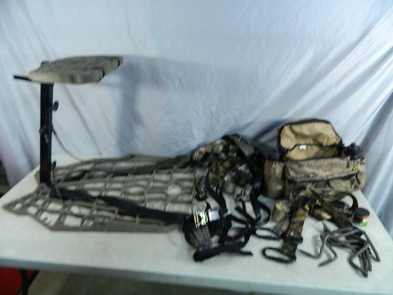 lot 66 image: Lone Wolf Hunting Tree Stand