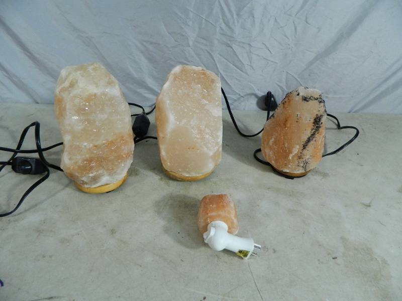 lot 102 image: 4 Assorted Himalayan Salt Rock Lamps