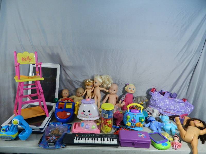 lot 112 image: Toys, Dolls, American Girl Accessories