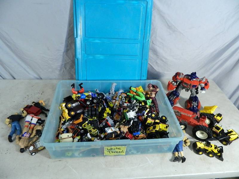 lot 135 image: Tote of Toys