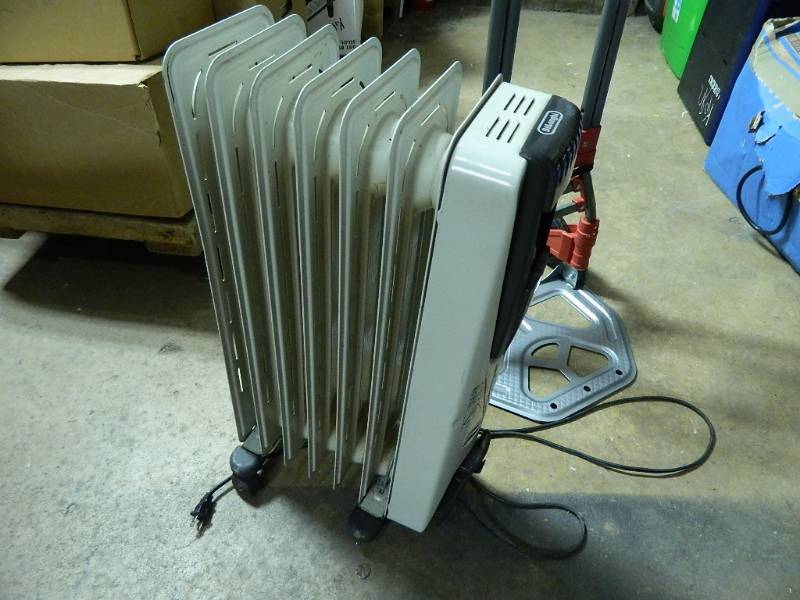 lot 63 image: Milwaukee Folding Dolly, Oil Filled Heater