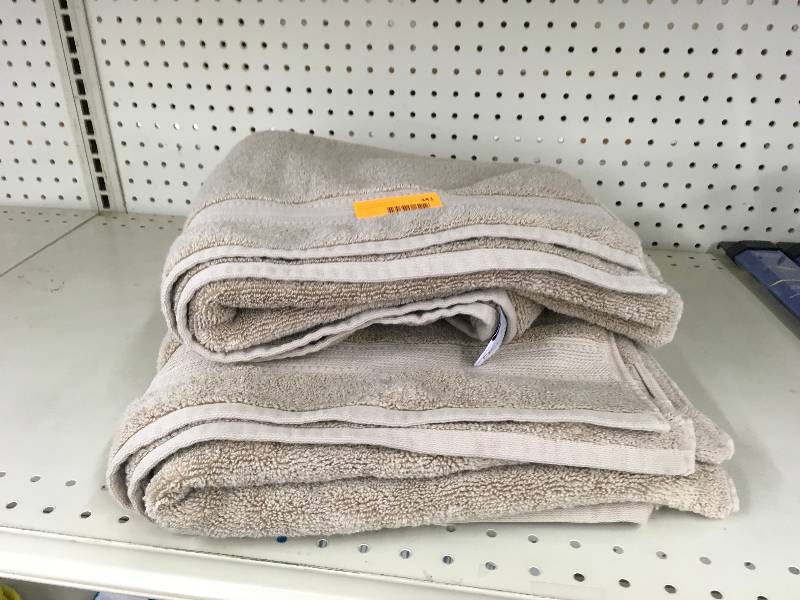 lot 341 image: 2PK Charisma Bath Towels, Retail $9.99
