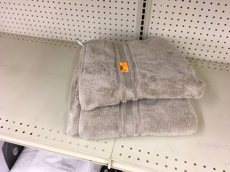 lot 362 image: 2PK Charisma Bath Towels, Retail $9.99
