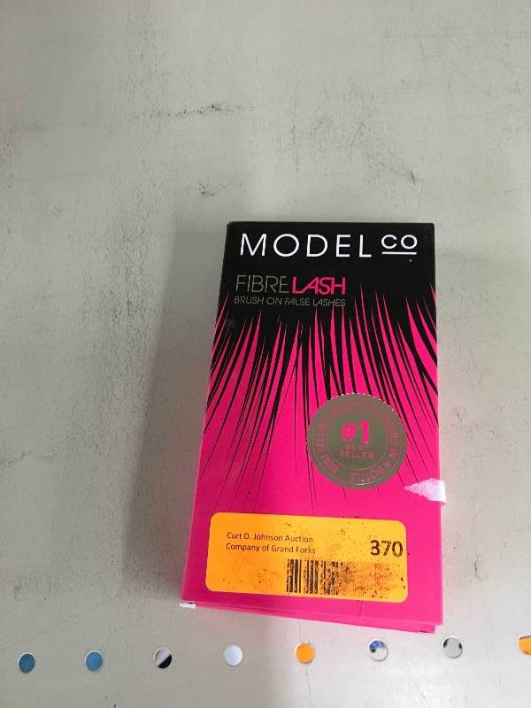 lot 370 image: Model Co. Fibre Lash, Retail $26.99