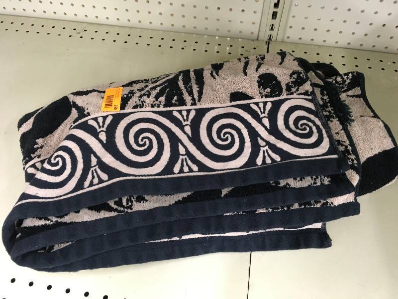 lot 380 image: Kirkland Signature Beach Towel, Retail $11.99