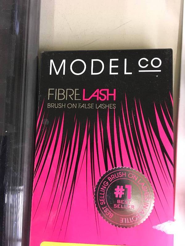 lot 386 image: Model Co. Fibre Lash, Retail $26.99