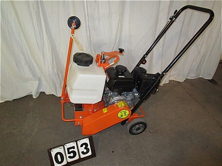 lot 53 image: Power King Concrete SawCutter