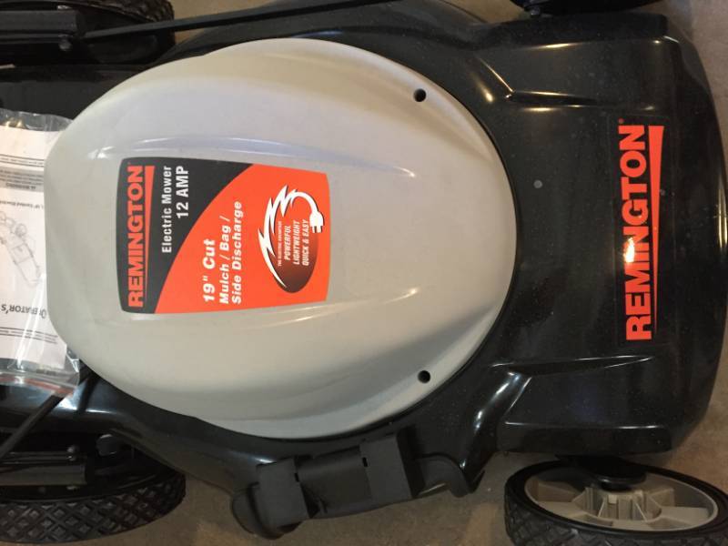 lot 86 image: Remington 19 Electric Mower