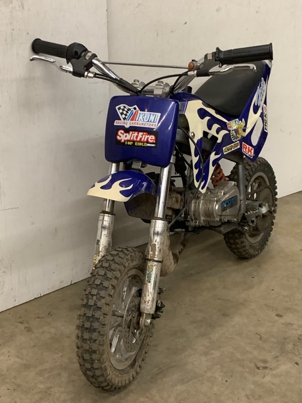 lot 8 image: 2006 China Clover Pit Bike