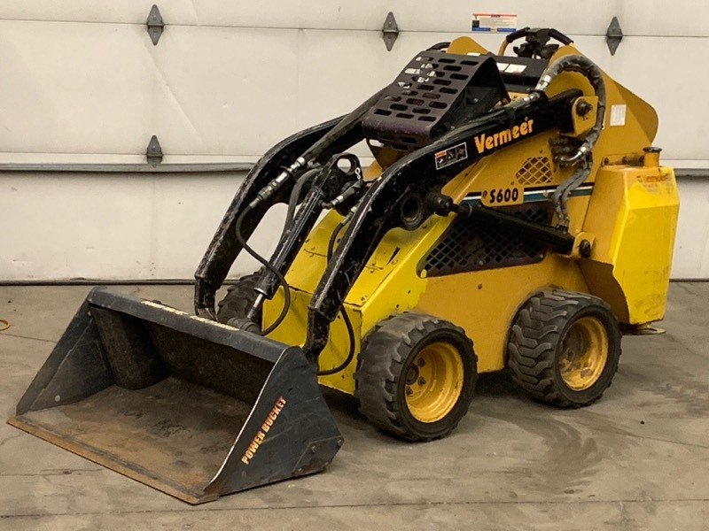 lot 1 image: Vermeer S600 Commercial Wheel Loader