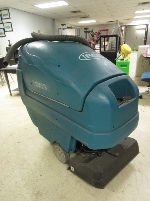 lot 901 image: TENNANT CARPET EXTRACTOR